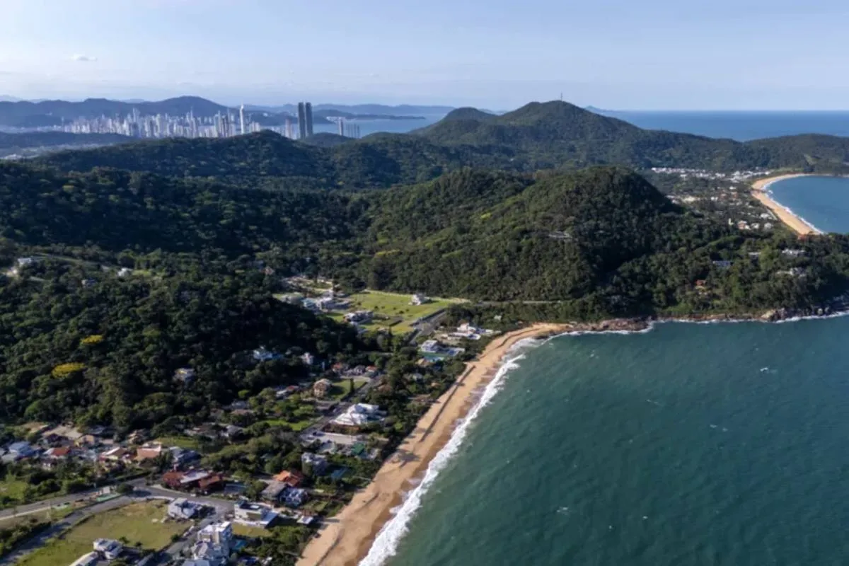 Imagem aérea mostra Balneário Camboriú