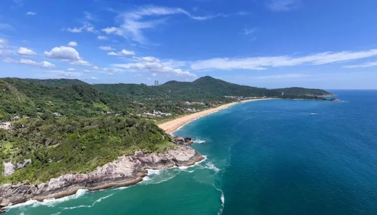 Imagem aérea mostra Balneário Camboriú