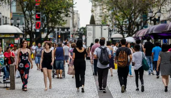 Cinco gerações dividem empresas em Curitiba e redefinem o mercado de trabalho