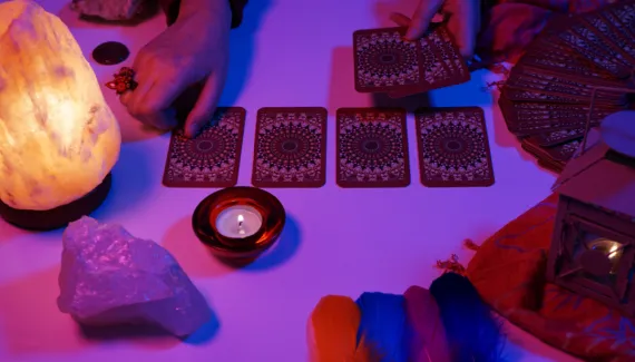 Tarot mensal: previsões para os 12 signos em julho de 2026
