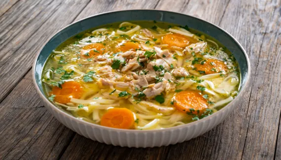 3 sopas proteicas para um jantar saudável e saboroso