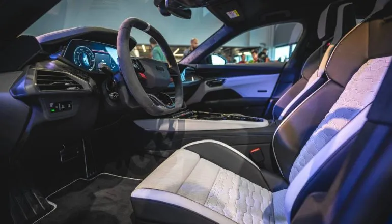 Imagem mostra o novo RS e-tron GT Performance.