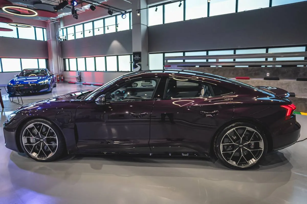 Imagem mostra o novo RS e-tron GT Performance.