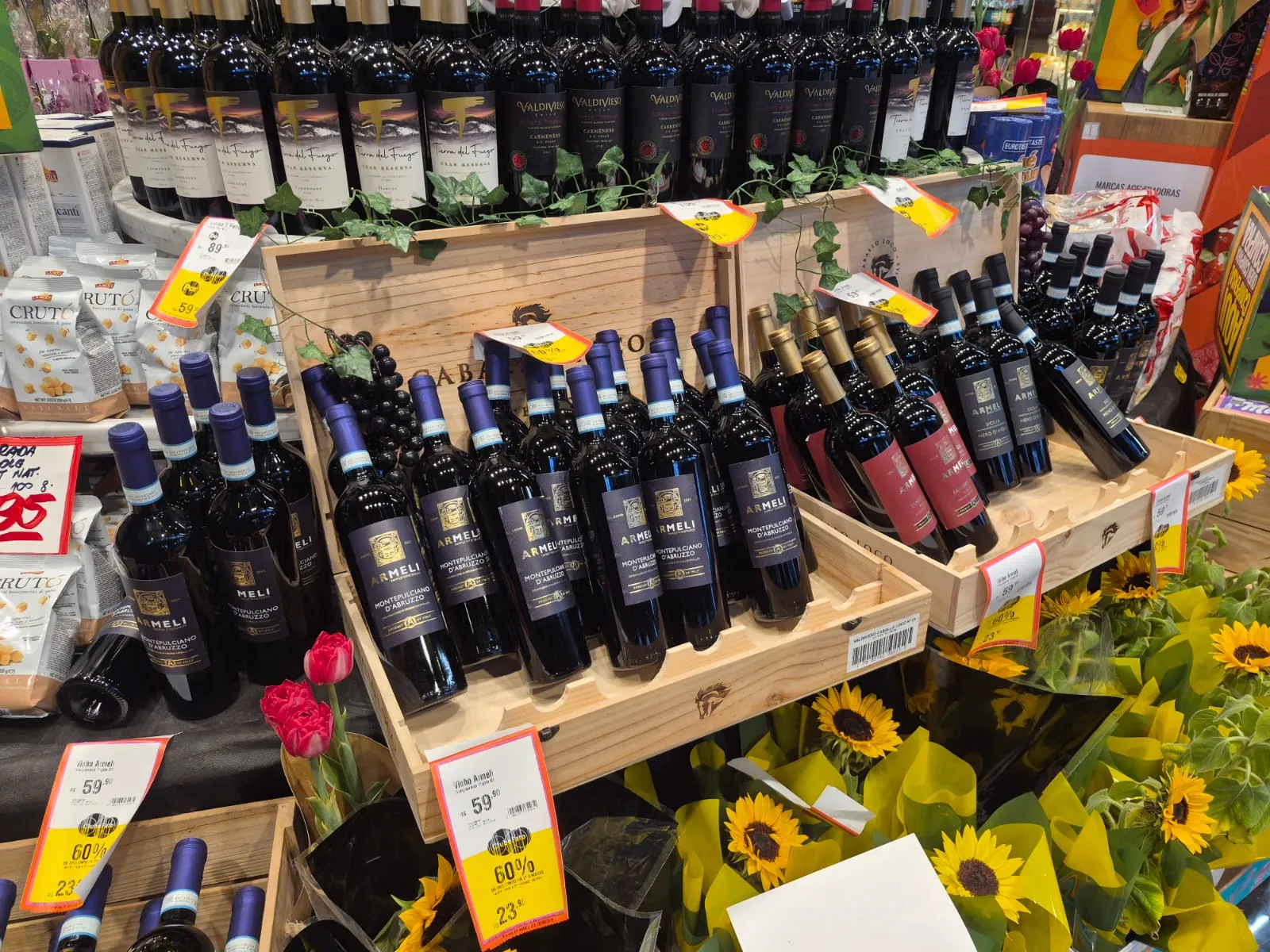 Vinhos em gondola do supermercado Muffato Champagnat