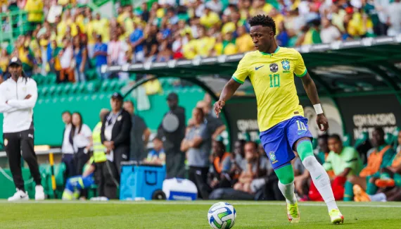 Por que Vinícius Júnior come abacaxi antes dos jogos? Veja os benefícios da fruta