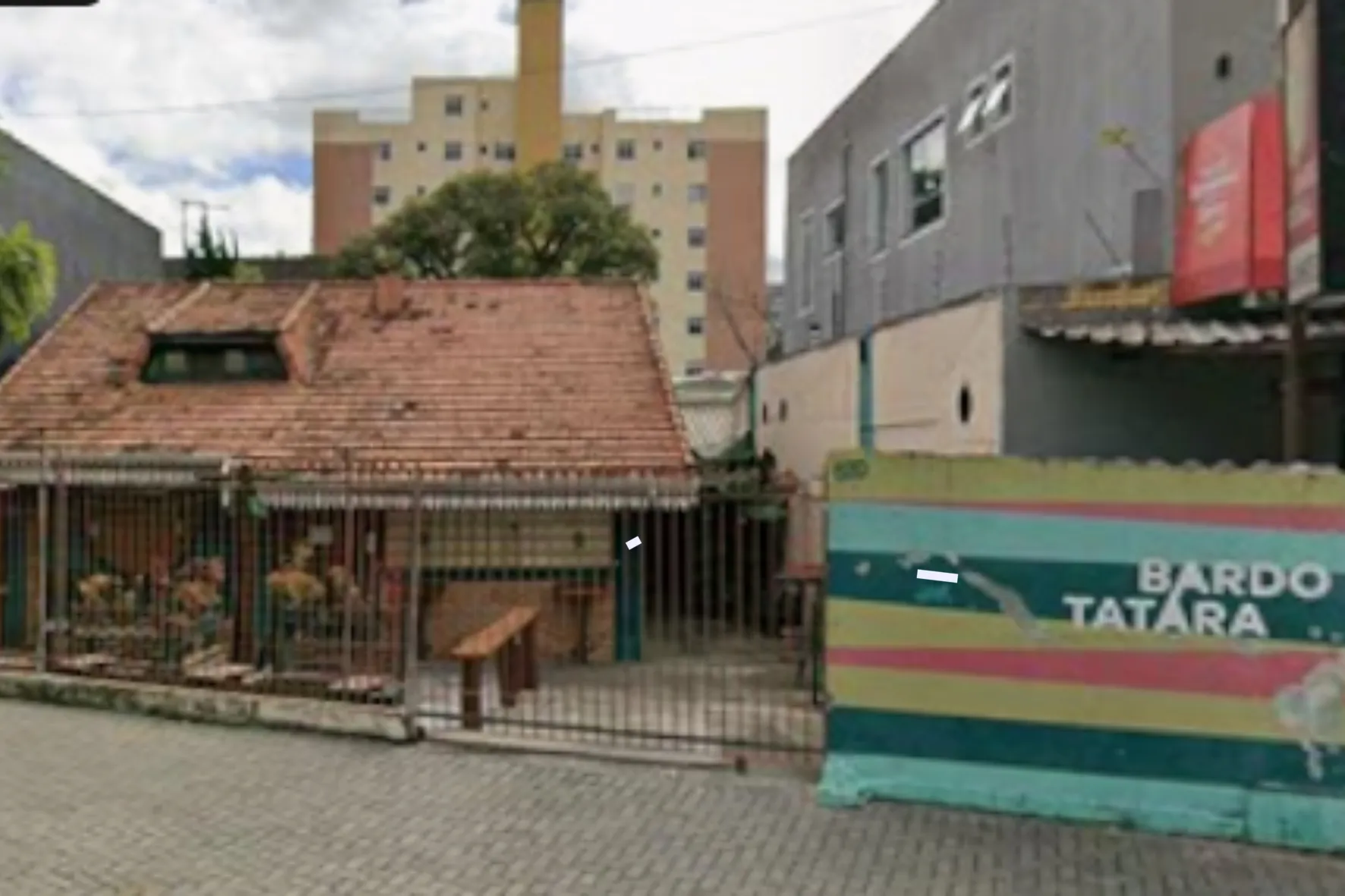 Fachada de restaurante / bar, o Bardo Tatára