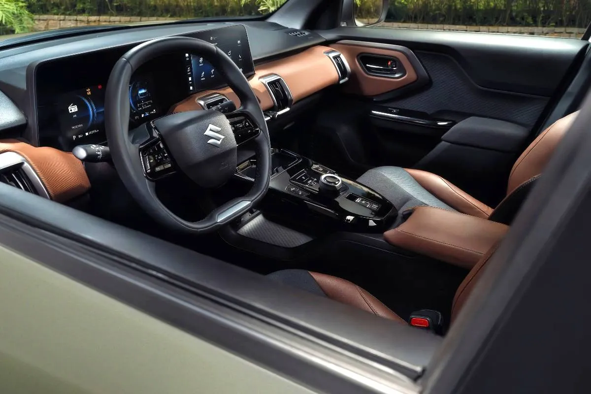Imagem mostra o interior do Suzuki e-Vitara 4x4 Elétrico
