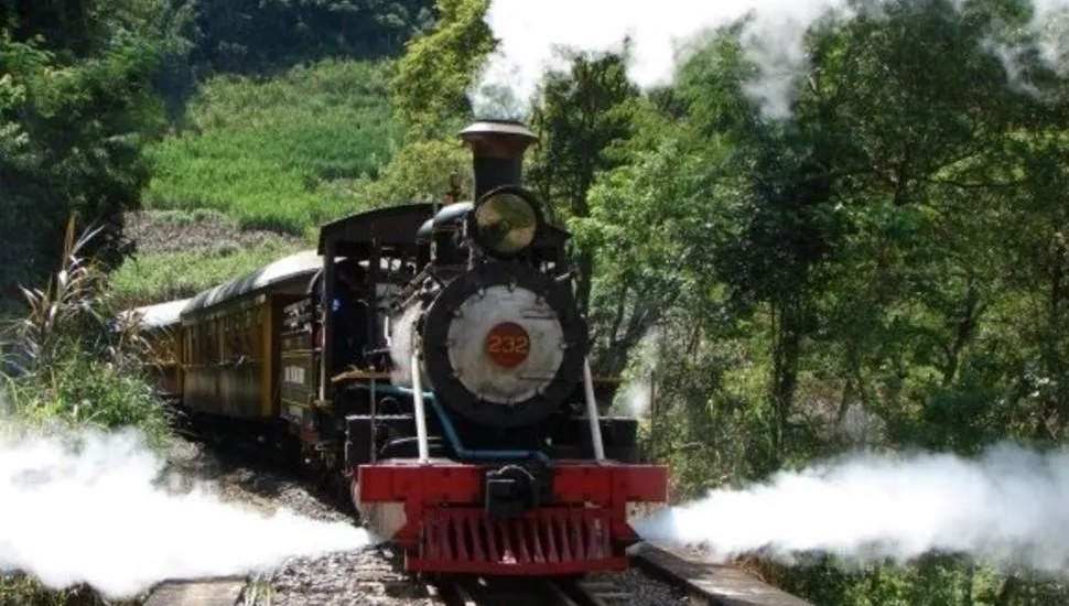 Santa Catarina estuda retomar com trem de passageiros entre Mafra e São Francisco do Sul.