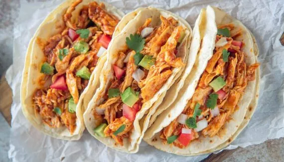 Frango desfiado: 8 receitas saudáveis, fáceis e saborosas para fazer em casa