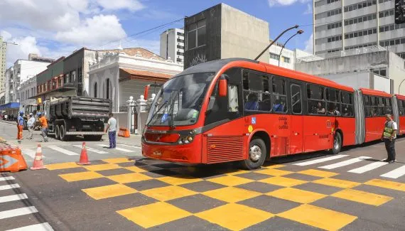 Fim da escala 6x1: empresas temem falta de motoristas e ônibus em Curitiba