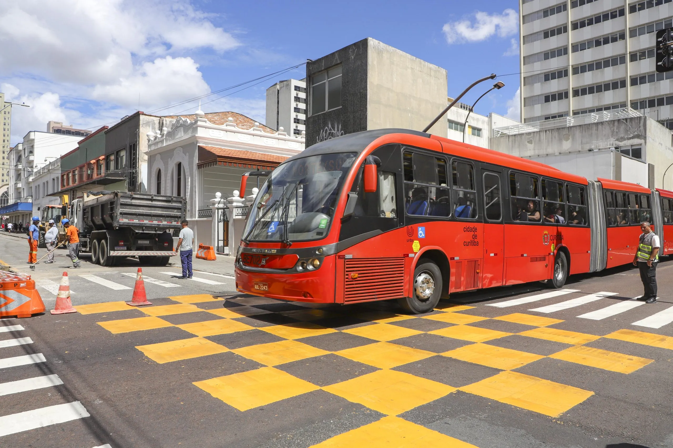 Fim da escala 6x1 acende alerta nas empresas de ônibus de Curitiba. Foto: Hully Paiva/Prefeitura de Curitiba