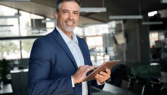 Entenda como a calvície limita a atuação social e profissional de empresários