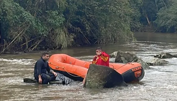 Menina de seis anos morre após carro da família cair de ponte no Paraná
