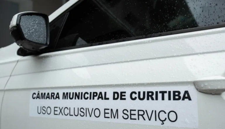 Vereadores de Curitiba são denunciados por usar veículos oficiais em manifestação 