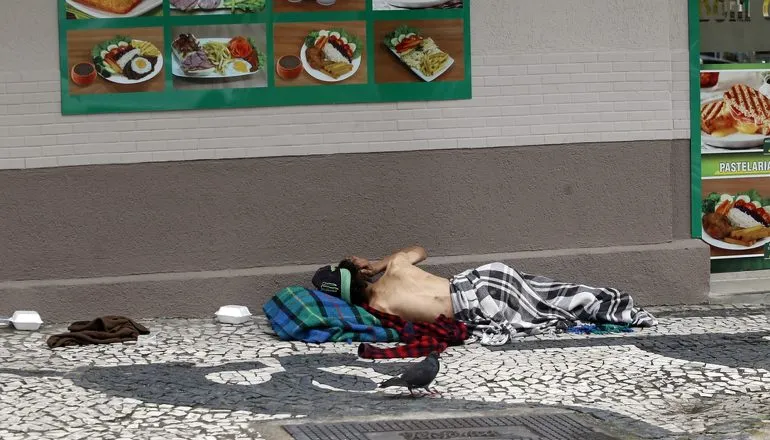 População de rua no Brasil dobra após três anos e meio de Lula