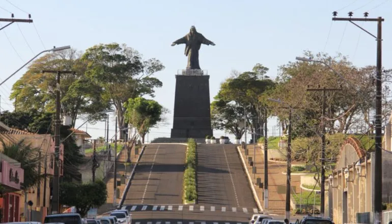 Prefeitura do Paraná é investigada por usar logomarca suspeita de promover prefeito