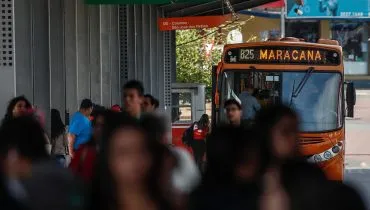 Ônibus metropolitano em circulação na capital.