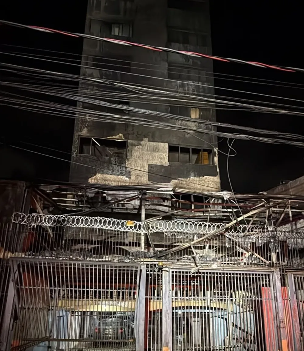 Incêndio em prédio no Centro de Curitiba deixa dois mortos e um ferido grave