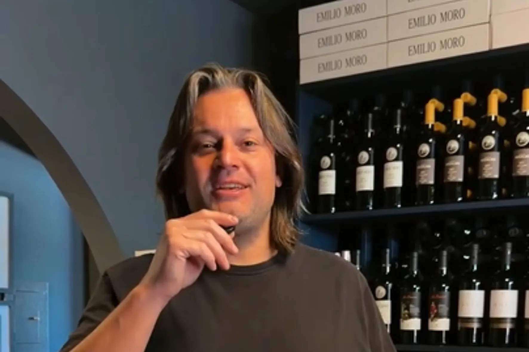 Chef Dudu Sperandio anuncia loja de vinhos anexa ao restaurante Ernesto, nas Mercês.