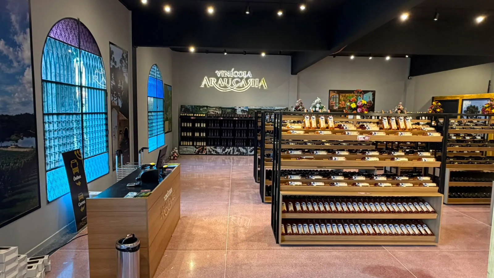 Loja de vinhos e produtos artesanais / Vinícola Araucária abre primeira loja em Curitiba e mira alta nas vendas