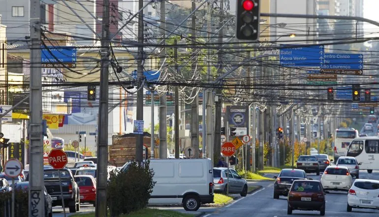 Curitiba planeja enterrar 120 km de fios em projeto de R$ 1,2 bilhão