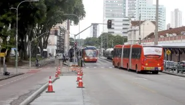 Falta de iluminação na Praça Eufrásio Correia aumenta sensação de insegurança