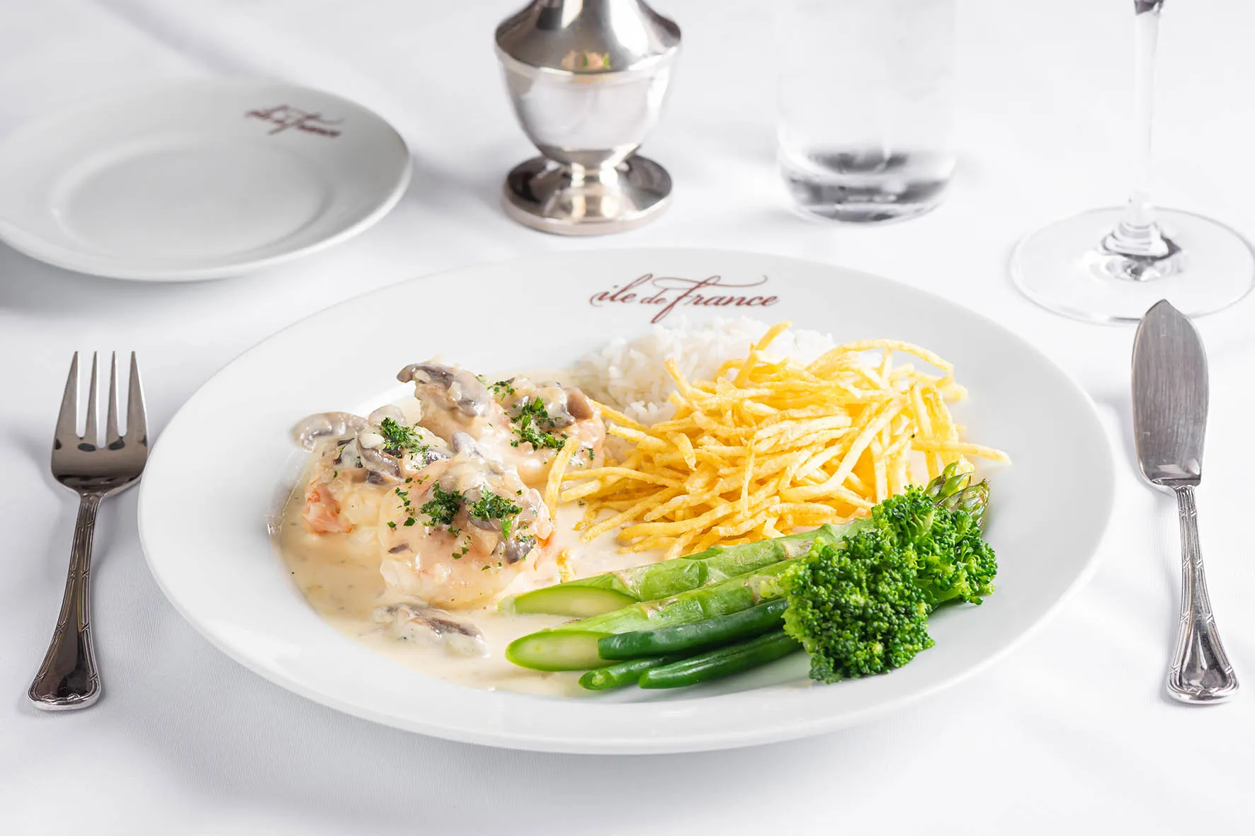 Crevettes au Champagne, prato clássico da culinária francesa / Ile de France