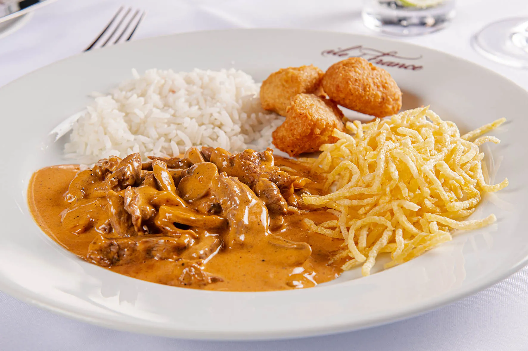 Filet Strogonoff, prato clássico da culinária francesa / Ile de France