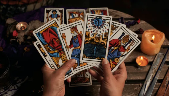 Tarot do dia: previsão para os 12 signos em 18/07/2026