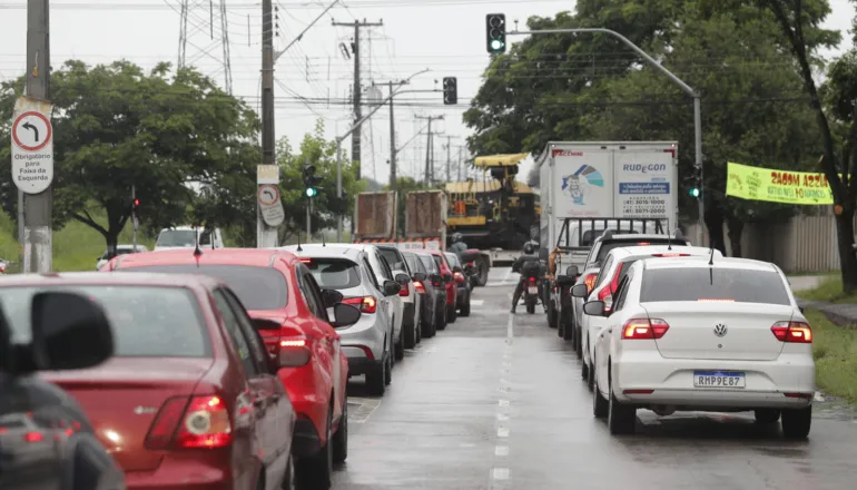 Câmara ressuscita projeto de corredor para motos associado a infrações de velocidade e aumento de mortes