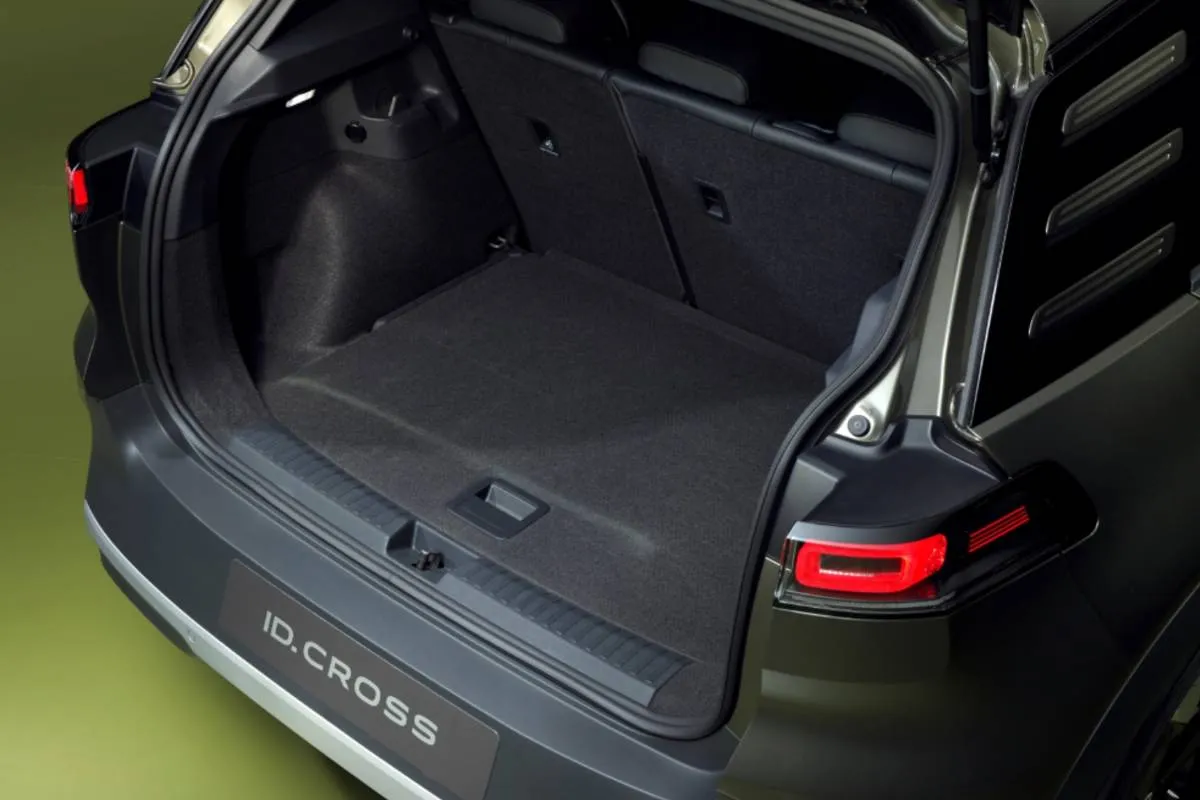 Imagem mostra o porta-malas do novo suv da Volkswagen, o ID Cross.
