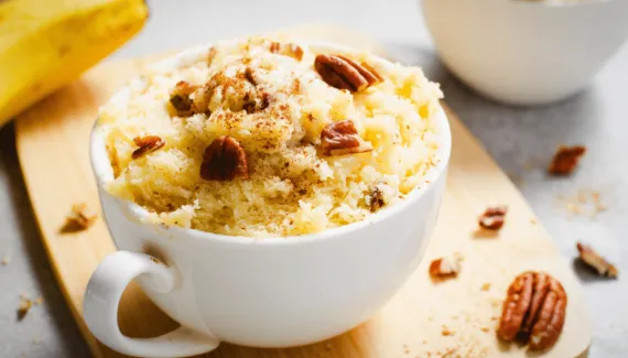 Bolo de caneca proteico: 3 receitas fáceis para o lanche da tarde 