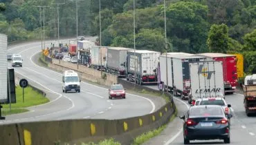 Imagem mostra as condições da BR-376, sentido Santa Catarina