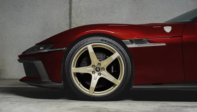 Imagem mostra a nova Ferrari 12 Cilindri Manuale