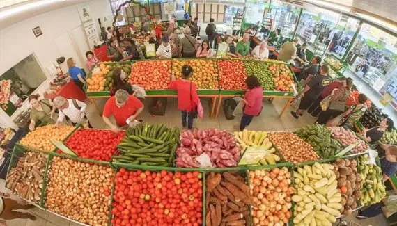 Mercados de Curitiba poderão vender produtos pelo preço do Sacolão da Família
