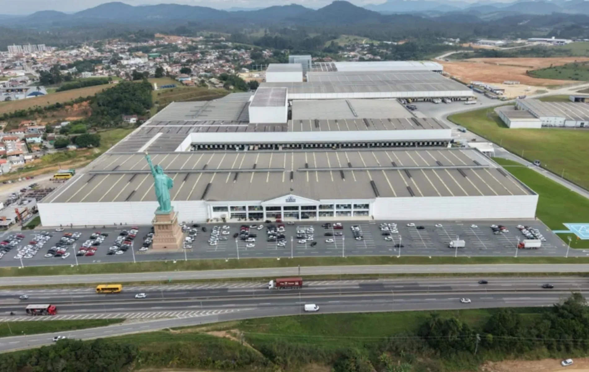 O complexo da empresa localizado em Barra Velha (SC) projeta crescer mais 50 mil metros quadrados.