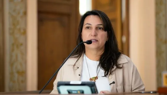 Justiça suspende sessão que poderia cassar mandato da Professora Angela