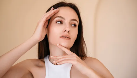 Brow lamination: como o efeito de sobrancelhas alinhadas ganhou uma versão mais prática na maquiagem 