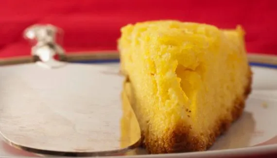 Bolo de milho cremoso: receita fácil com segredo do chef
