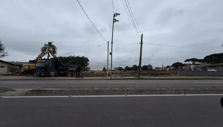Grande terreno vazio / Havan São José dos Pinhais