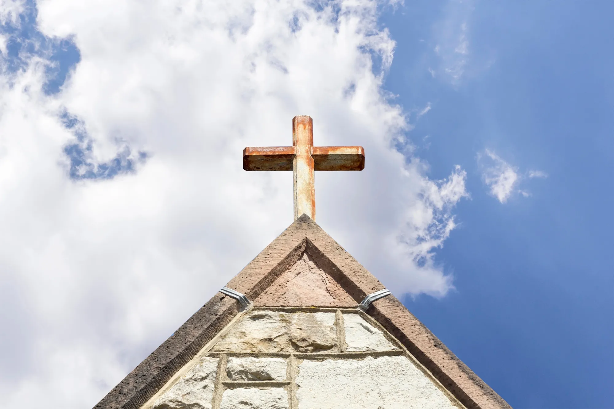 Plano de tombar igrejas em uso ameaça autonomia religiosa em cidade do Paraná