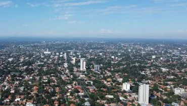 Imagem aérea mostra a cidade de Assunção, no Paraguai.