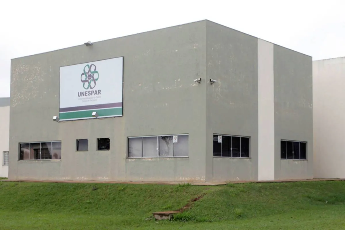 Imagem mostra um parte do campus da Unespar, em Paranavaí.