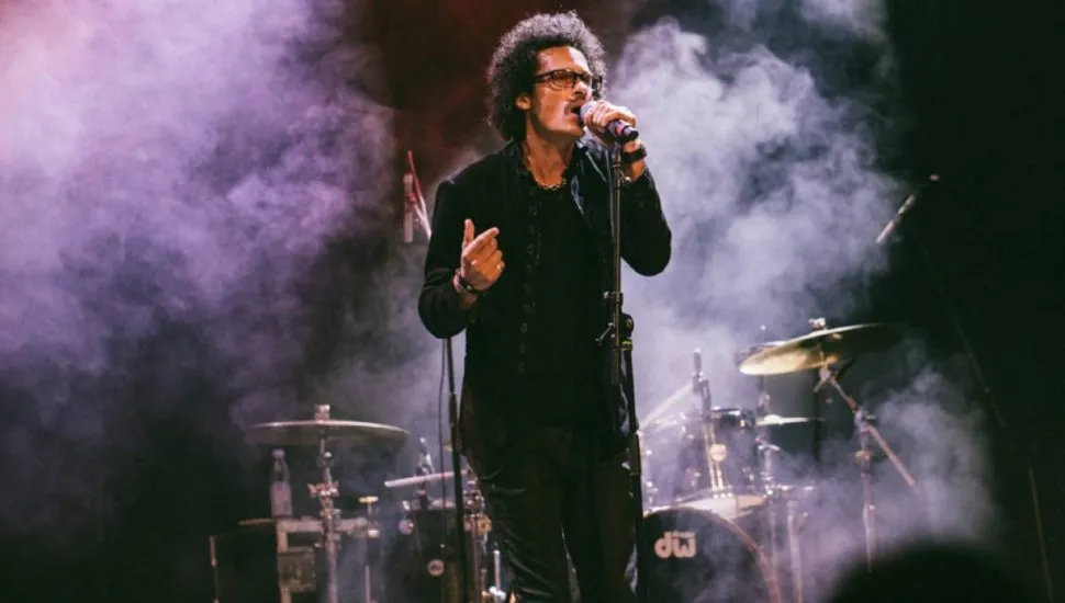 Imagem mostra o músico Eagle Eye Cherry
