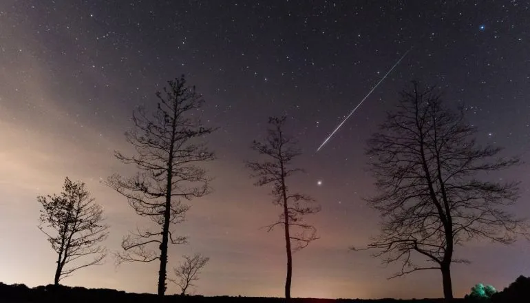 Duas chuvas de meteoros ao mesmo tempo iluminam o céu nesta semana