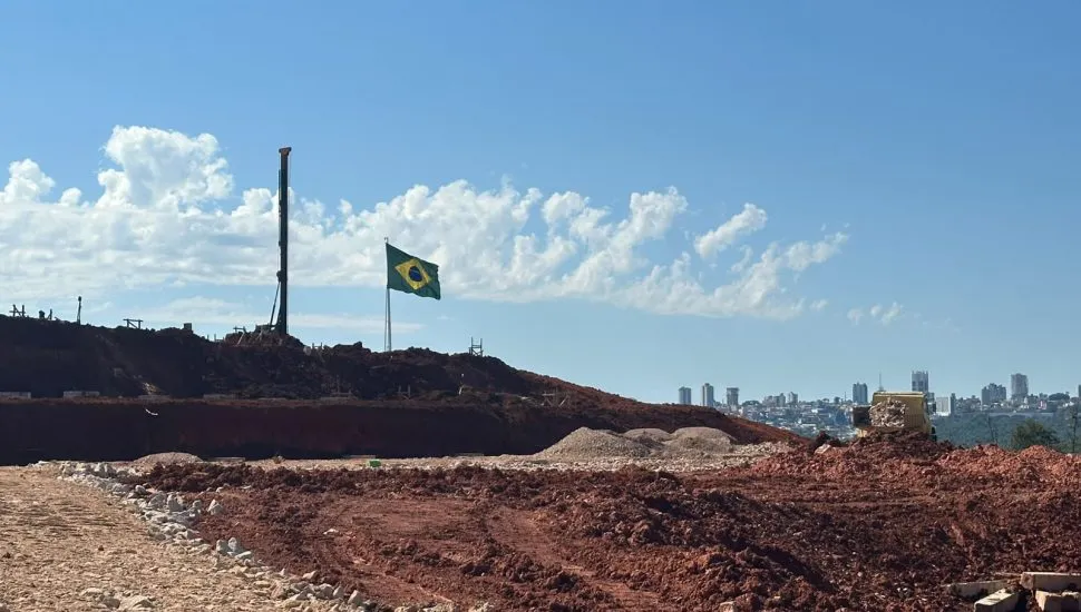 Terreno limpo para início de construção / Novo Condor em Ponta Grossa vai ocupar terreno localizado na Avenida Visconde de Taunay, esquina com a Rua Prefeito Albary Guimarães, no Núcleo Santa Paula.