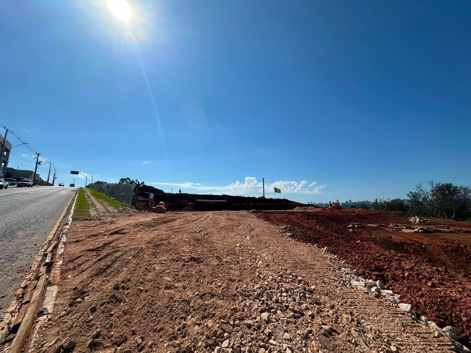 Terreno limpo para início de construção / Novo Condor em Ponta Grossa vai ocupar terreno localizado na Avenida Visconde de Taunay, esquina com a Rua Prefeito Albary Guimarães, no Núcleo Santa Paula.