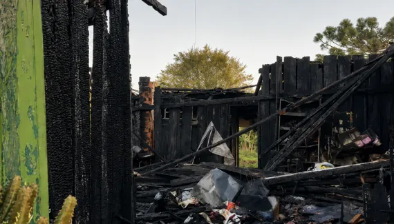 Menino de 5 anos morre em incêndio no dia do aniversário; bisavó de 84 está na UTI