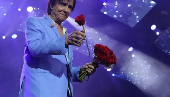 Ingressos para novo show de Roberto Carlos em Curitiba chegam a R$ 2,1 mil