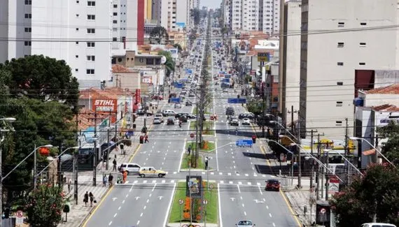 Avenida no Centro de Curitiba terá fios enterrados e nova ciclovia
